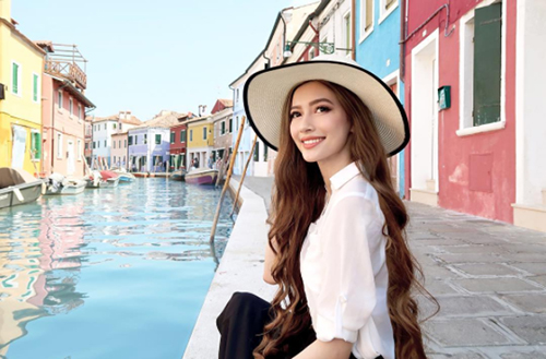 Sarah Trần - cô gái có mái tóc đẹp nổi tiếng trên mạng xã hội