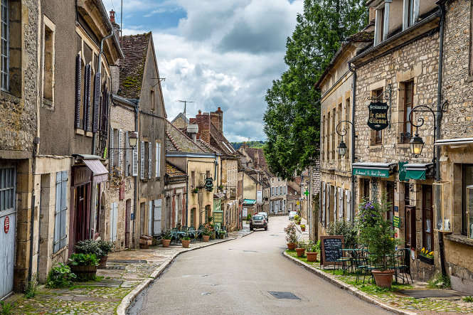 
Một con phố ở V&eacute;zelay - Ảnh: wp

