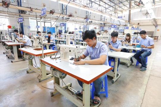 Xưởng thực h&agrave;nh may gi&agrave;y của trường Cao đẳng C&ocirc;ng nghệ v&agrave; Quản trị Sonadezi