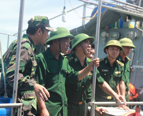 Dồn sức tìm phi công mất tích