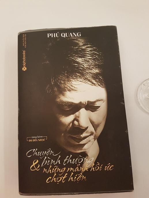 Cuốn hồi k&yacute; c&oacute; gi&aacute; 1 triệu đồng của nhạc sĩ Ph&uacute; Quang