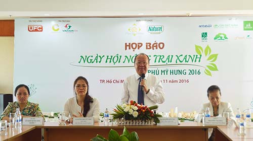 &Ocirc;ng Nguyễn Bửu Hội, Ph&oacute; Tổng Gi&aacute;m đốc C&ocirc;ng ty TNHH Ph&aacute;t triển Ph&uacute; Mỹ Hưng, ph&aacute;t biểu tại buổi họp b&aacute;o &ldquo;Ng&agrave;y hội N&ocirc;ng trại xanh&rdquo;