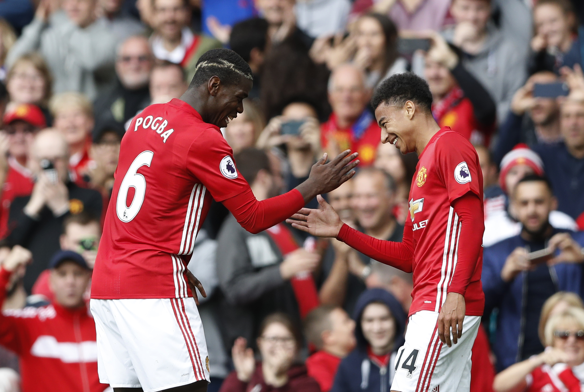 Pogba lần đầu lập công, M.U "hủy diệt" Leicester