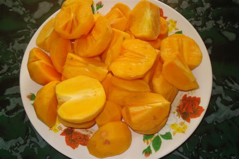 Ăn trái hồng giòn, một phụ nữ bị tắc ruột