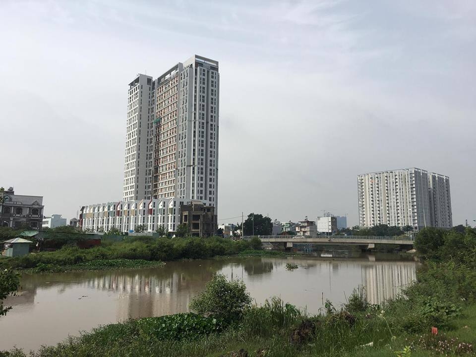 Ồ ạt tung hàng cuối năm