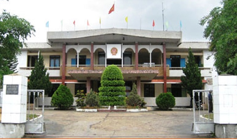Bị người dân tố “vô văn hóa”, nữ phó phòng bị đình chỉ công tác