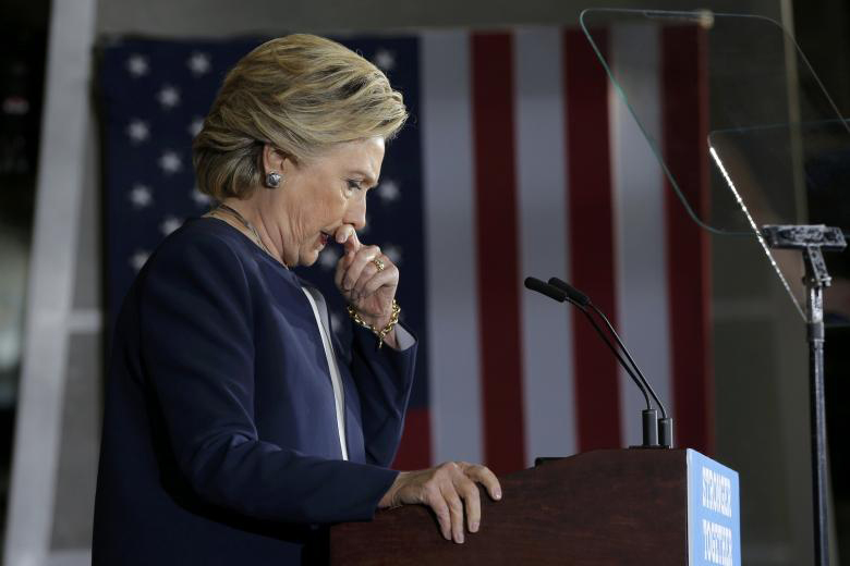 Bà Clinton lại gặp rắc rối