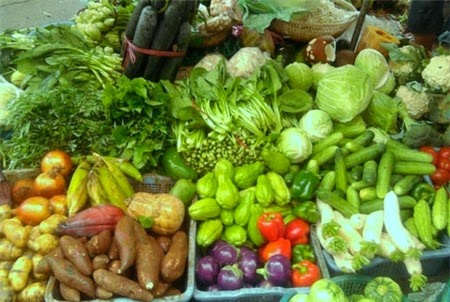Mưa nhiều, giá rau quả tăng vọt