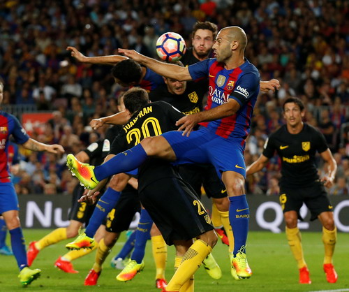Barcelona và Real cùng hòa, ngôi đầu La Liga không đổi