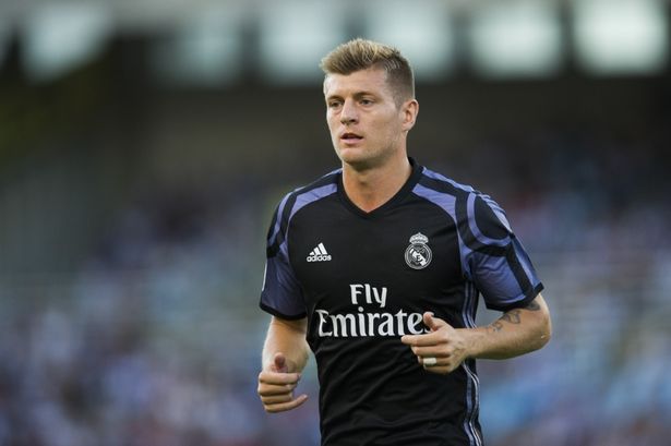 Nứt ngón chân, Toni Kroos nghỉ hết năm