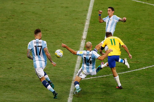 Philippe Coutinho mở tỉ số cho Selecao