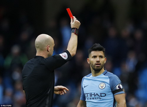 Aguero nhận thẻ đỏ, treo gi&ograve; 4 trận sau thất bại dưới tay Chelsea