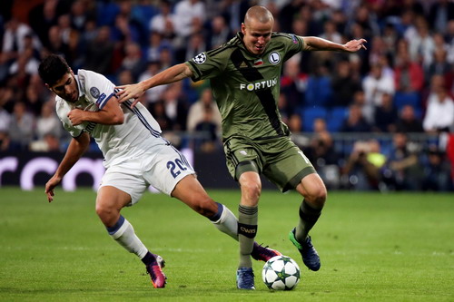 Adam Hlousek và pha tấn công hiếm hoi của Legia Warsaw
