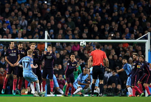 Kevin De Bruyne ghi bàn khi Man City đánh bại Barcelona 3-1 vòng bảng