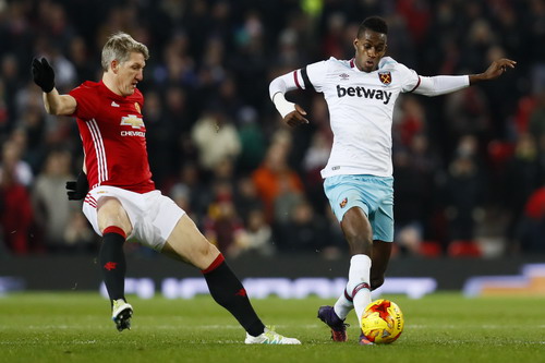 Schweinsteiger trở lại và bước đầu tạo ấn tượng