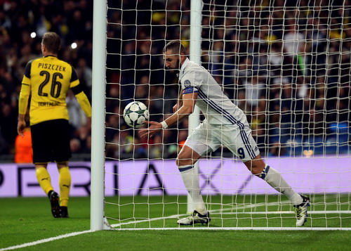 Benzema tỏa sáng, gánh trách nhiệm ghi bàn thay Ronaldo
