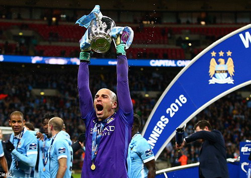 Caballero cản 3 cú sút 11 m, đem League Cup về Man City