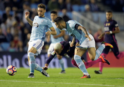 Thua trận cầu 7 bàn thắng, Barcelona vuột ngôi đầu La Liga
