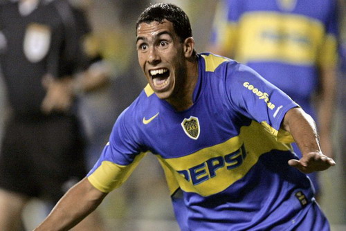 Carlos Tevez được mời chào lương “khủng” tại Trung Quốc
