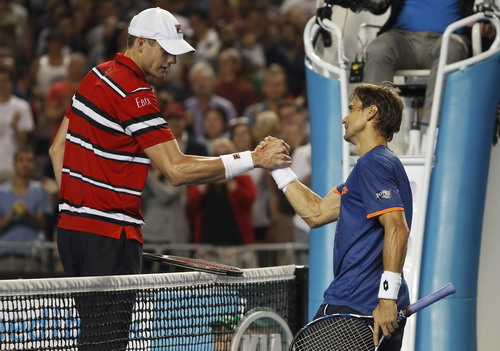 Zhang Shuai lần đầu vào tứ kết, Ferrer chờ đối đầu Murray