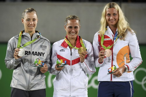 “Sát thủ ngôi sao” Monica Puig giành HCV quần vợt