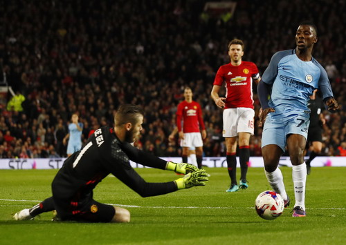 Iheanacho hai lần su&yacute;t ph&aacute; lưới chủ nh&agrave; M.U
