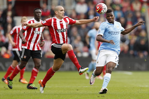Man City thua sốc Southampton, Liverpool đại bại trước Swansea