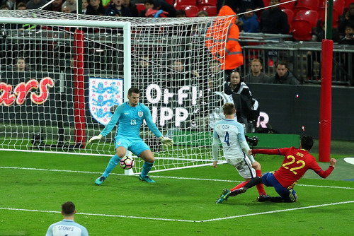 Isco v&agrave; pha dứt điểm x&acirc;u kim Heaton, san bằng c&aacute;ch biệt 2-2