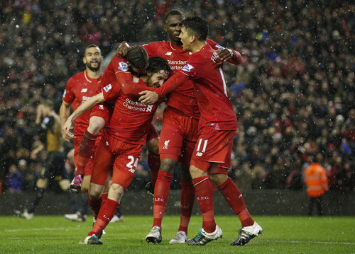 Liverpool hòa Arsenal trong cơn mưa bàn thắng