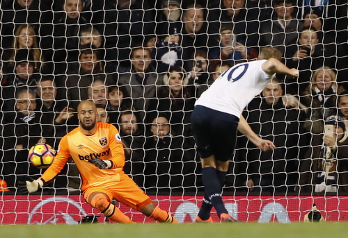 Harry Kane trở lại bằng c&uacute; đ&uacute;p v&agrave;o lưới West Ham