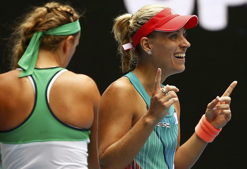 Azarenka thua sốc Kerber, mất cơ hội đua tài Serena
