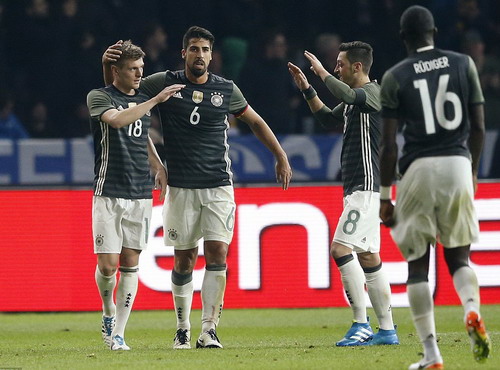 Kroos (18) trở th&agrave;nh cầu thủ Đức c&oacute; thu nhập cao nhất