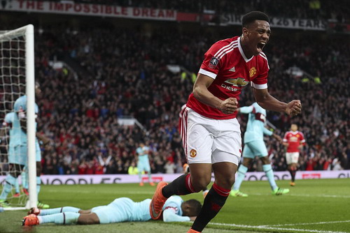 Martial giải cứu Man United, Arsenal chết chìm ở Emirates