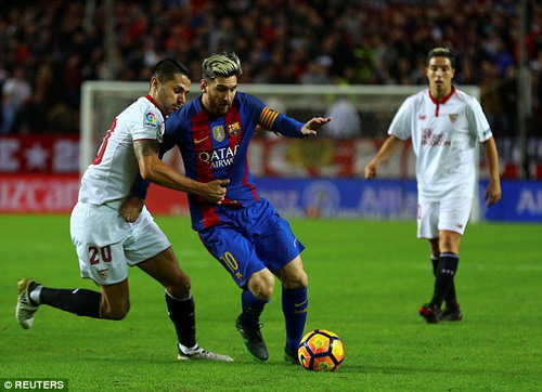 Samir Nasri (phải) không ngăn nổi Mess tỏa sáng