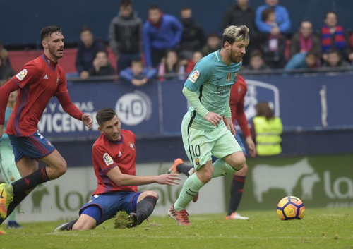 Barcelona nhấn chìm Osasuna, Ramos cứu Real Madrid