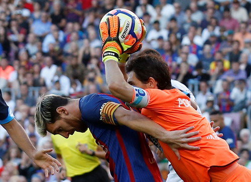 Messi lập kỷ lục ngày tái xuất, La Liga ngập mưa bàn thắng
