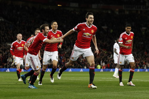 Hậu vệ lập công, Man United quyết chí săn vé châu Âu