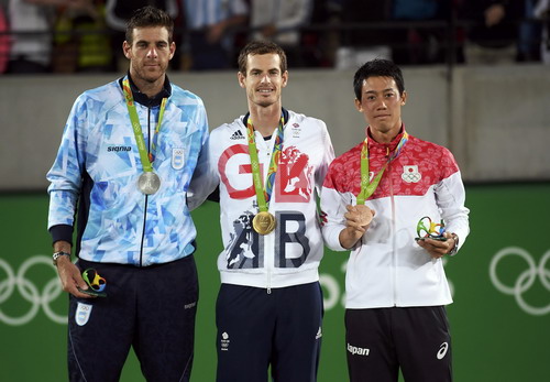 Murray trên bục nhận huy chương vàng Olympic Rio