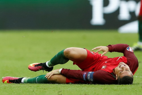 Rách dây chằng gối, Ronaldo nghỉ hết năm 2016