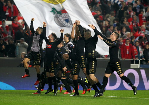 Napoli xứng đ&aacute;ng gi&agrave;nh ng&ocirc;i đầu bảng trước Benfica