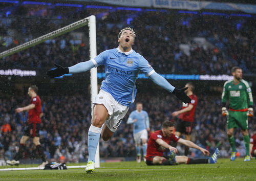 Man City trở lại đường đua, hai đội bóng London giương cờ trắng