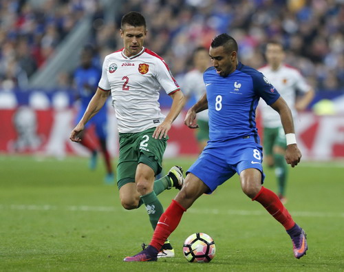 Dimitri Payet c&oacute; b&agrave;n thắng thuộc h&agrave;ng si&ecirc;u phẩm v&agrave;o lưới Bulgaria
