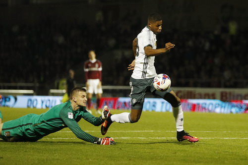 Marcus Rashford có bàn thắng đẹp và dễ dàng
