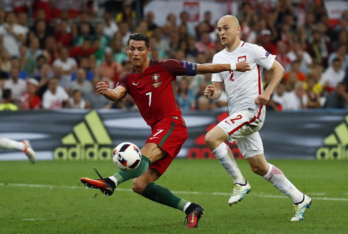 Xem Ronaldo hân hoan cùng Bồ Đào Nha vào bán kết