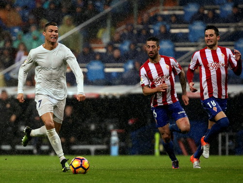 Real Madrid ra sân với bộ trang phục bằng vật liệu tái chế từ rác thải