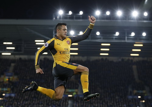 Sanchez sau b&agrave;n mở tỉ số cho Arsenal
