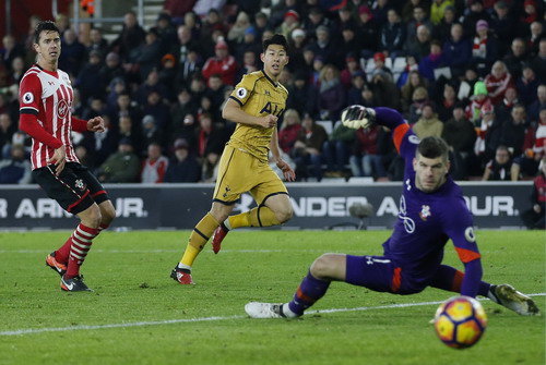 Son Heung-min vào sân từ ghế dự bị và lập công