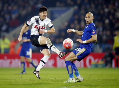 Sao Hàn lập công, Tottenham mạnh mẽ vào vòng 4