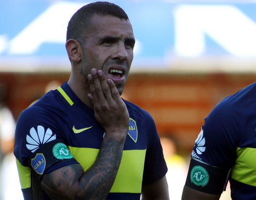 Carlos Tevez ưu tư về tương lai ch&iacute;nh m&igrave;nh