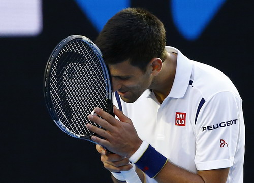 Djokovic thắng khó Gilles Simon, nhọc nhằn vào tứ kết